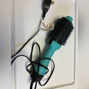 Revlon Blowout Brush